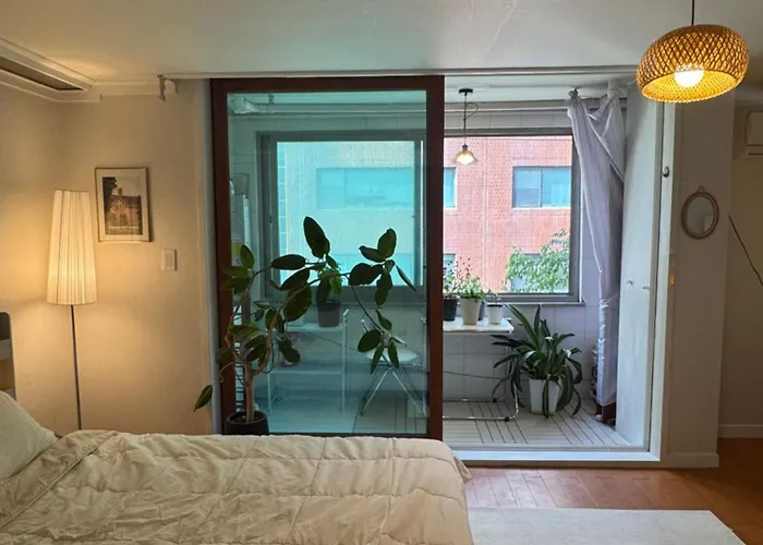 Sinsa Haus, Sinsa Station In Gangnam For 4 People, 2 Rooms, Free Parking 강남 신사역, 최대4인, 2룸, 주차가능 Apartamento Seul