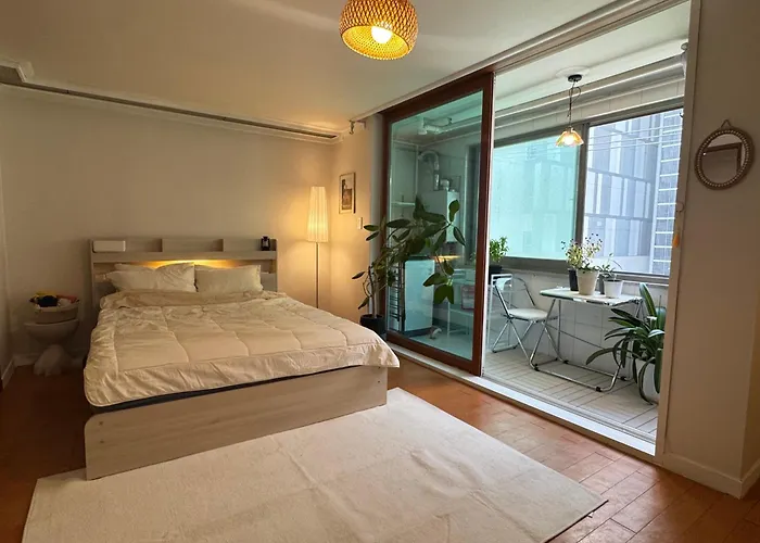 Sinsa Haus, Sinsa Station In Gangnam For 4 People, 2 Rooms, Free Parking 강남 신사역, 최대4인, 2룸, 주차가능