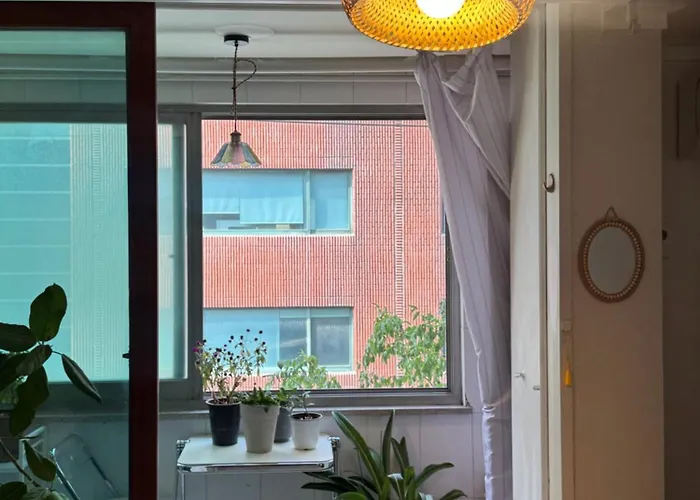 Sinsa Haus, Sinsa Station In Gangnam For 4 People, 2 Rooms, Free Parking 강남 신사역, 최대4인, 2룸, 주차가능 *