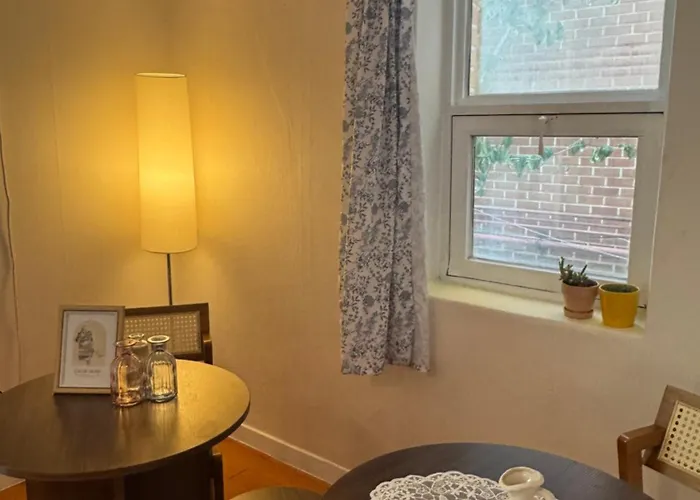 Sinsa Haus, Sinsa Station In Gangnam For 4 People, 2 Rooms, Free Parking 강남 신사역, 최대4인, 2룸, 주차가능 *