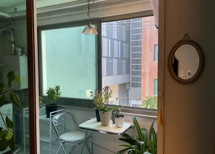 Sinsa Haus, Sinsa Station In Gangnam For 4 People, 2 Rooms, Free Parking 강남 신사역, 최대4인, 2룸, 주차가능 *