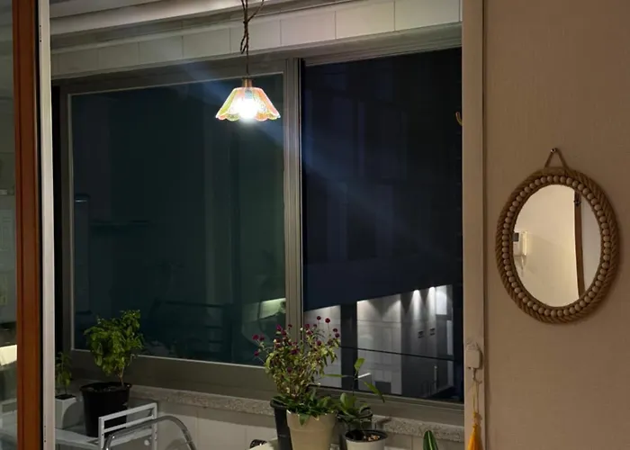Sinsa Haus, Sinsa Station In Gangnam For 4 People, 2 Rooms, Free Parking 강남 신사역, 최대4인, 2룸, 주차가능 Seul
