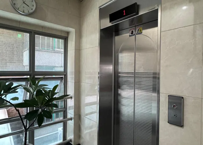 Sinsa Haus, Sinsa Station In Gangnam For 4 People, 2 Rooms, Free Parking 강남 신사역, 최대4인, 2룸, 주차가능 Séoul