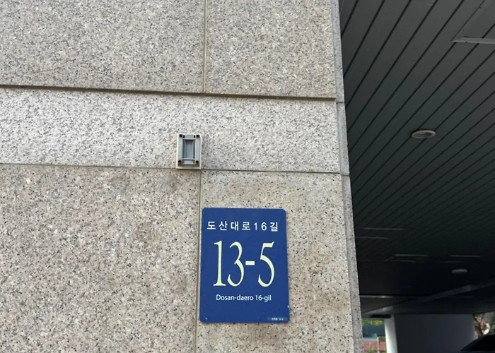 Sinsa Haus, Sinsa Station In Gangnam For 4 People, 2 Rooms, Free Parking 강남 신사역, 최대4인, 2룸, 주차가능 * Séoul