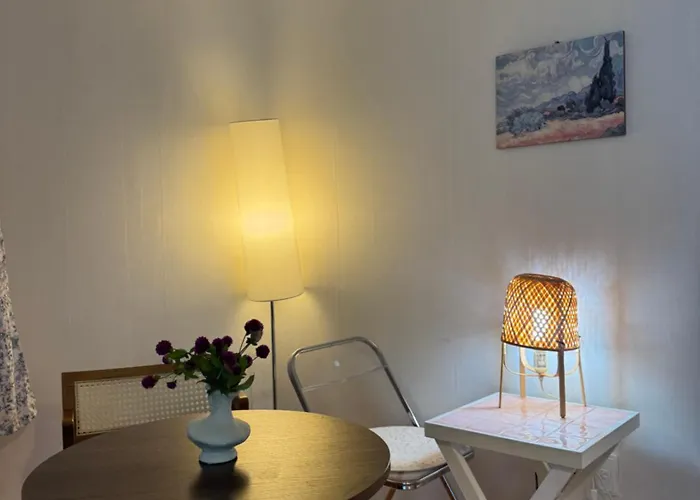 Sinsa Haus, Sinsa Station In Gangnam For 4 People, 2 Rooms, Free Parking 강남 신사역, 최대4인, 2룸, 주차가능 Apartamento *